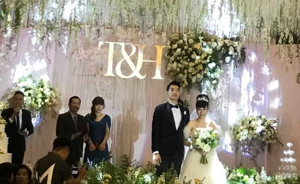 Một trong những hình ảnh hiếm hoi về đám cưới của Trương nam Thành và bạn gái đại gia.