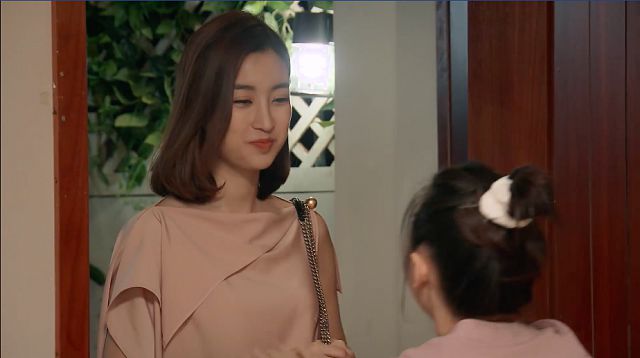 Phân cảnh Hoa hậu Đỗ mỹ Linh xuất hiện trong một bộ phim.