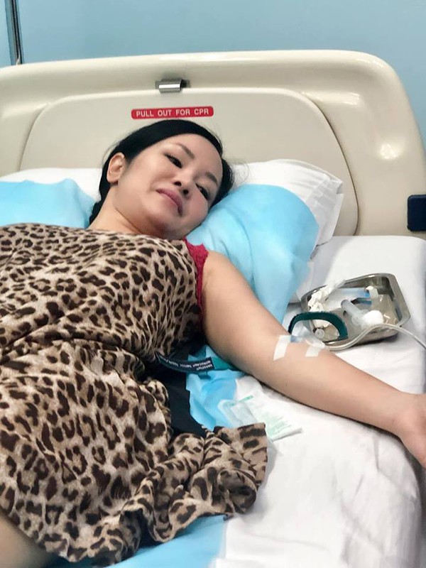 Diva Hồng Nhung nhập viện vì bị kiệt sức.