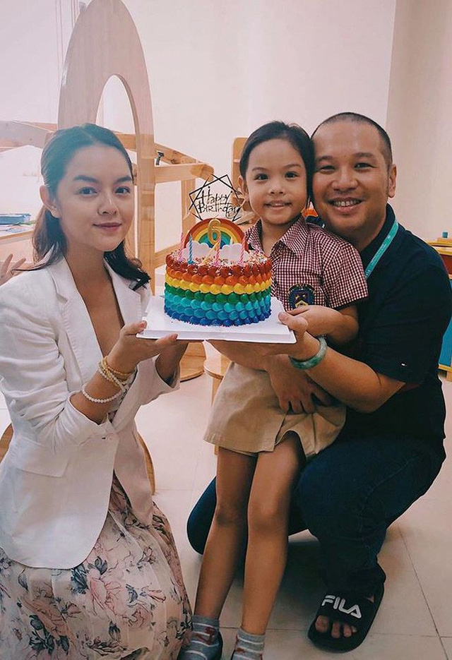 Sau ly hôn, Phạm Quỳnh Anh và Quang Huy vẫn tái hợp đến trường tổ chức sinh nhật cho Tuệ Lâm.