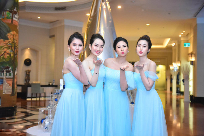 Dàn phù dâu nổi tiếng và xinh đẹp trong đám cưới Thanh Tú gồm có Hoa hậu Ngọc Hân, Á hậu Thuỳ Dung, Hoa hậu Mỹ Linh và người đẹp Lan Hương.