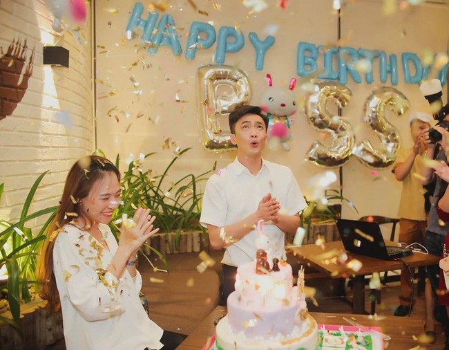 Trên Instagam cá nhân, Đàm Thu Trang đã đăng tải khoảnh khắc thú vị của cô với Cường Đô La trong tiệc sinh nhật cách đây ít ngày, kèm dòng chú thích: 