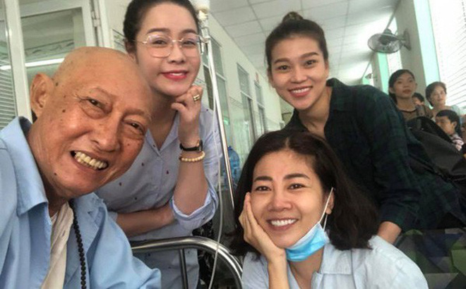 Hình ảnh nghệ sĩ Lê Bình và diễn viên Mai Phương khi còn nằm viện điều trị ung thư phổi hồi tháng 8.