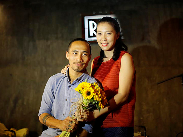Phạm Anh Khoa và vợ Thùy Trang.