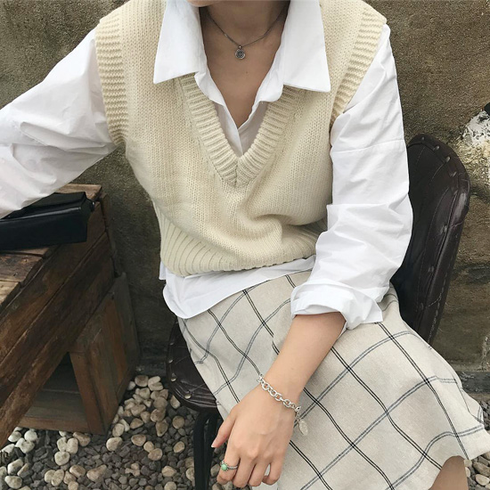 Mẹo phối áo len gile theo style Hàn Quốc cho những ngày đầu đông - Văn  Phòng Xanh