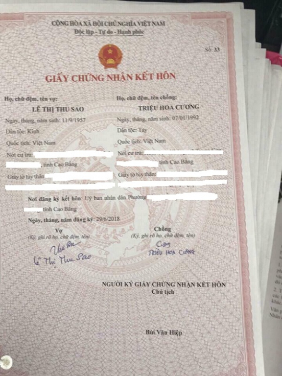 Tấm hình giấy đăng ký kết hôn vô tình bị ro rỉ vào tháng 7/2018