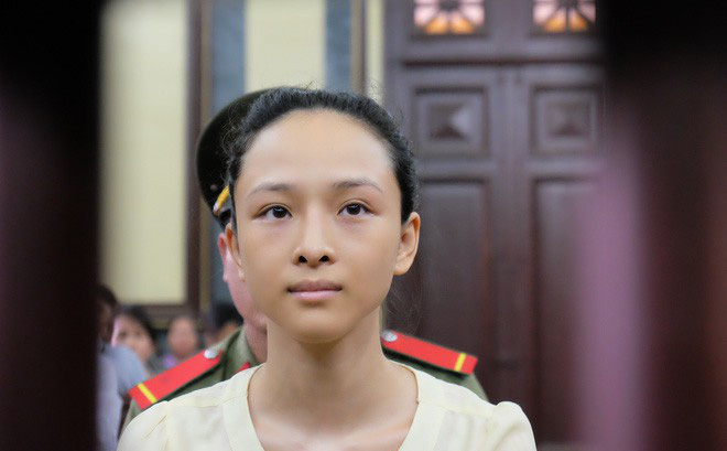 Bị can Trương Hồ Phương Nga (31 tuổi) hay còn gọi là Hoa hậu Phương Nga tại tòa  