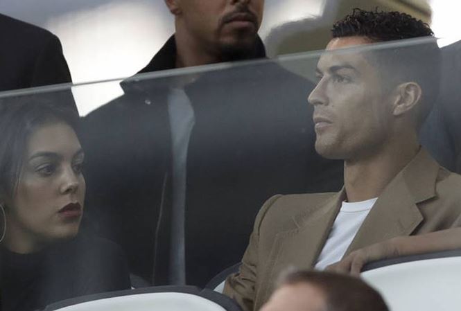 Ronaldo đang phải đối mặt với nhiều rắc rối về vụ án hãm hiếp người mẫu trẻ.  
