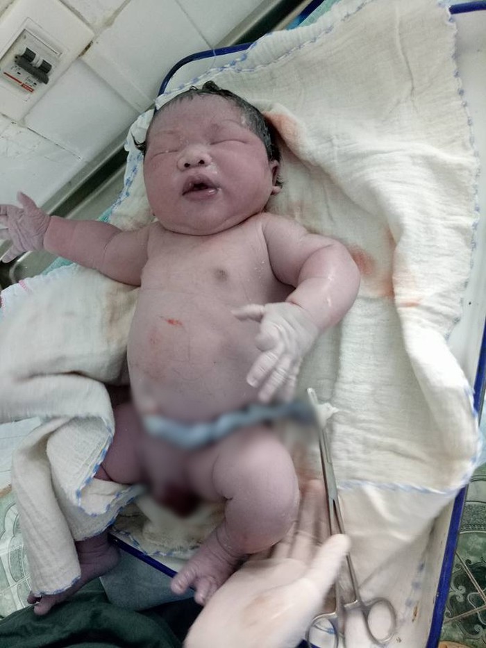 Bé sơ sinh có cân nặng lớn nhất từ trước tới nay tại Việt Nam.
