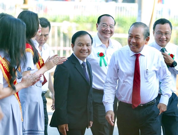 hoc-sinh-ca-nuoc-hao-huc-trong-ngay-khai-giang-nam-hoc-moi-1