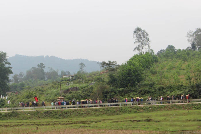 nguoi-than-dau-xot-tien-dua-hai-nu-sinh-lop-8-tu-van-duoi-cau-dung-phunutoday.vn-2