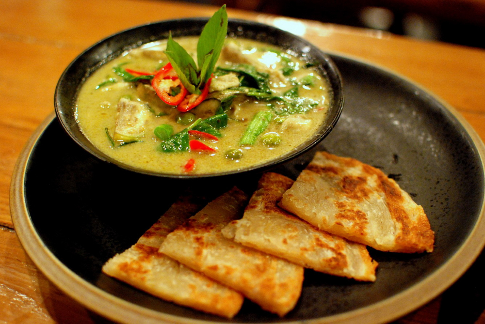 Thai-green-chicken-curry-and-roti-5
