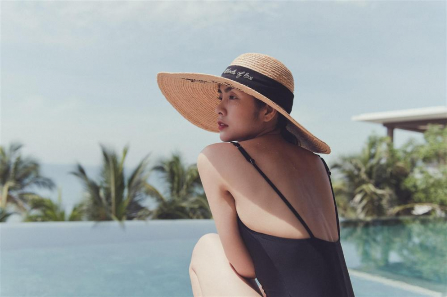 Cuối tháng 6 vừa qua, Hà Tăng khoe vóc dáng nuột nà cùng tấm lưng trần gợi cảm khi diện bikini của Tăng mỹ nhân đã nhận được vô số lời khen ngợi.    