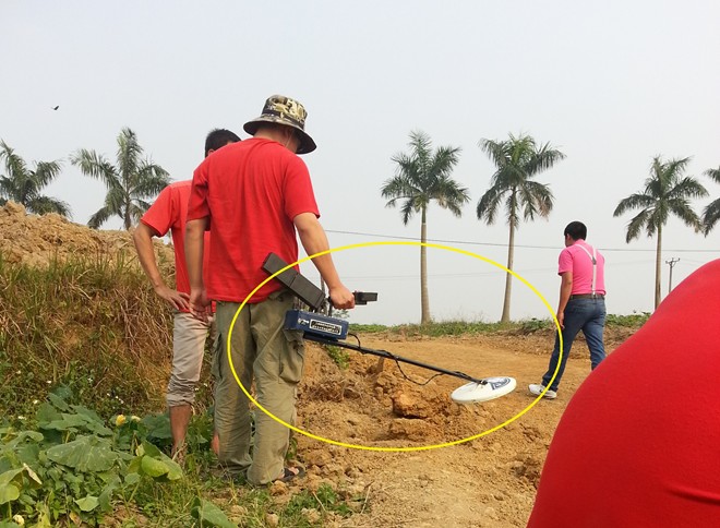 Người dân đổ xô đi đào tiền lạ ở Hà Nội