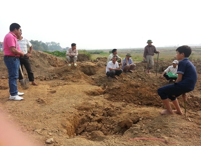 Người dân đổ xô đi đào tiền lạ ở Hà Nội