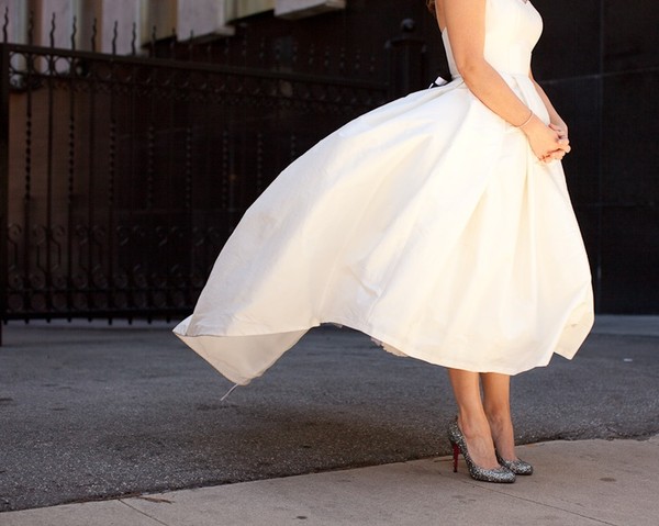 Năng động, trẻ trung với váy cưới dáng ngắn xu hướng 2014