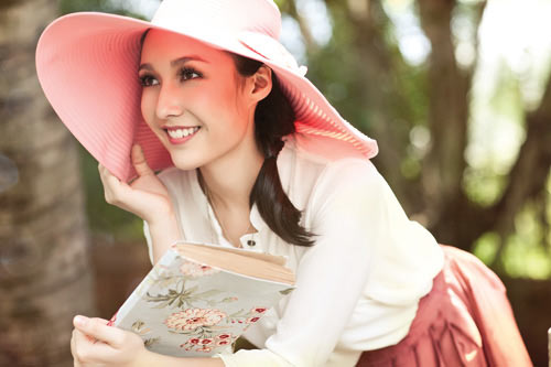 Phong cách thời trang kẹo ngọt của Anna Trương