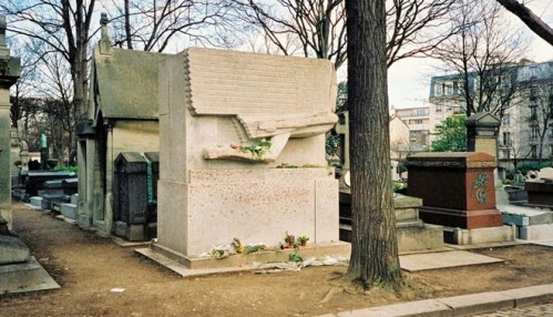 ngôi mộ nghìn nụ hôn ở Paris