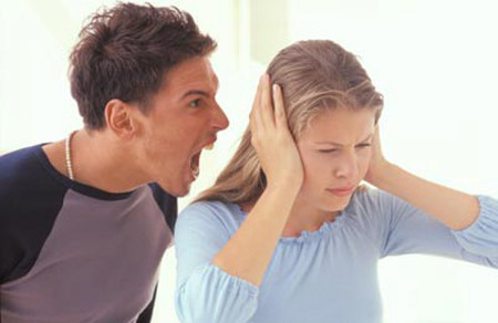 dấu hiệu nhận biết đàn ông hay ghen