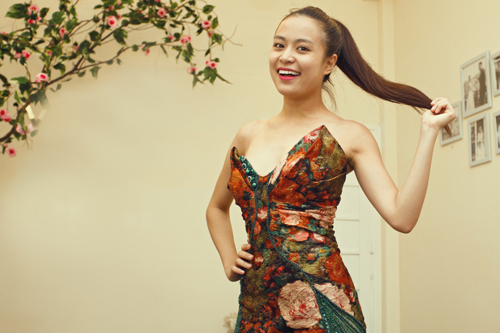 Hoàng Thùy Linh bỏ 4.000 USD mua trang phục xuyên thấu sexy
