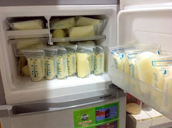 Sữa dự trữ cho Ủn mà Trình Tuấn xin được từ các nhà hảo tâm