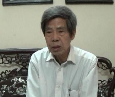 Ông Lê Văn Viễn trao đổi cùng phóng viên