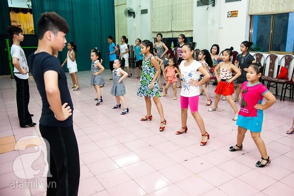 Phụ nữ, làm mẹ, gia đình, nuôi con, chăm con, gia đình, sức khỏe, dance sport, thể thao