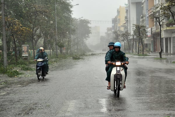 bão thần sấm