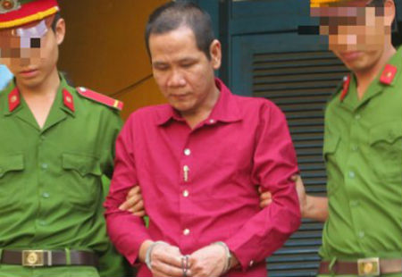 Nguyễn Văn Lực đang bị lực lượng chức năng áp giải