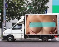 quảng cáo ngực phụ nữ