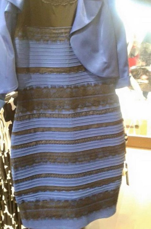 chiếc váy xanh đen hay vàng trắng