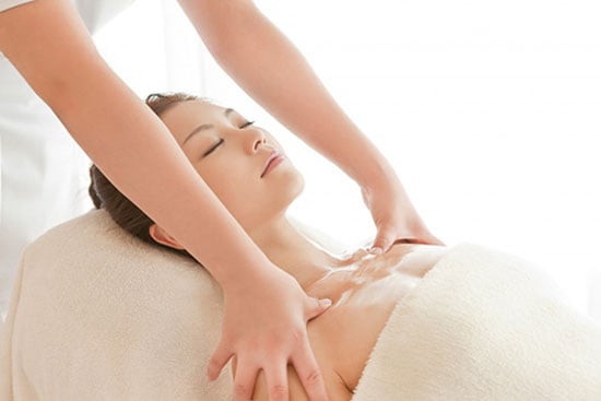 massage ngực 