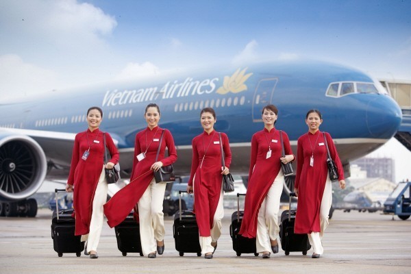 NTK mổ xẻ đồng phục mới của Vietnam Airlines