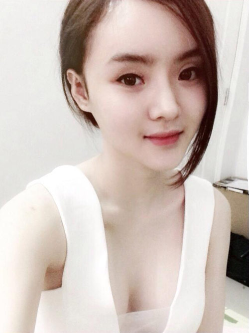 Em gái Angela Phương Trinh ngày càng hở bạo