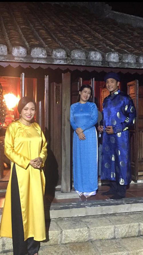 Ca sĩ Phương Thanh mặc áo dài đóng phim thâu đêm