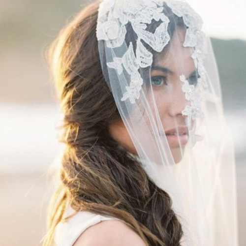 Cô dâu đẹp như nữ thần với 19 mẫu khăn voăn diễm lệ