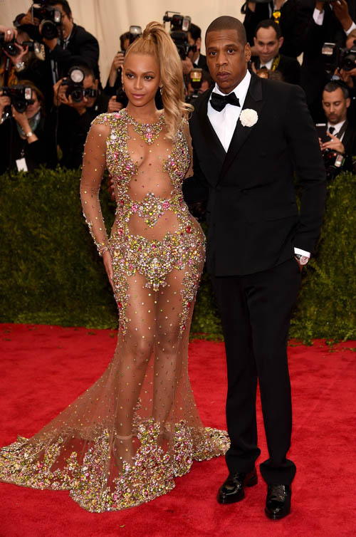 Beyonce, J.Lo gần như nude trên thảm đỏ Met Gala