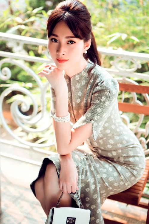 Hoa hậu Đặng Thu Thảo lăng xê mốt cổ điển