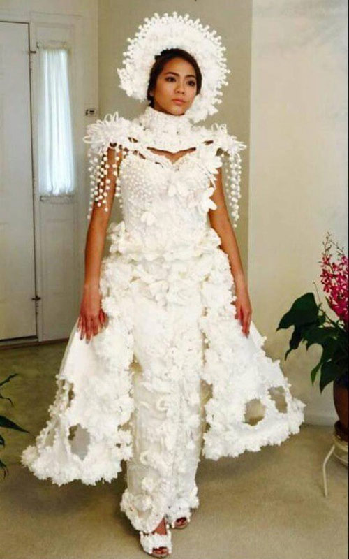 Khó tin áo cưới lộng lẫy từ giấy vệ sinh