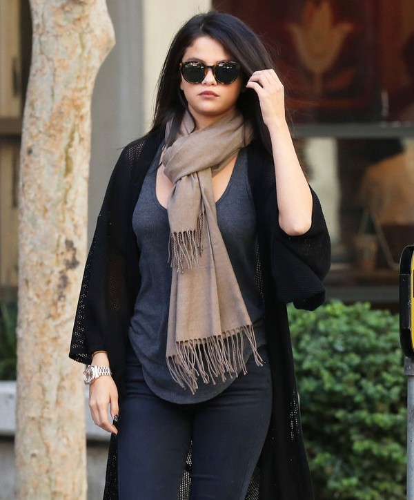 Selena Gomez dần lấy lại phong độ sau khủng hoảng thời trang