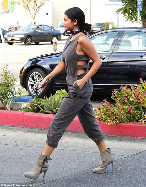 Selena Gomez dần lấy lại phong độ sau khủng hoảng thời trang