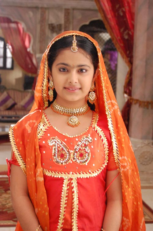 Avika Gor rực rỡ trang phục truyền thống trong Cô dâu 8 tuổi