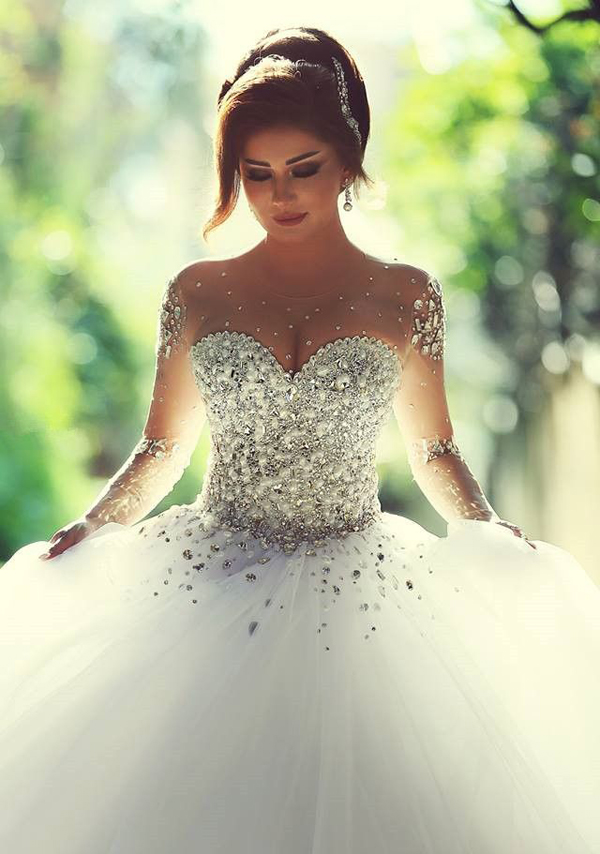 12 váy cưới pha lê biến cô dâu thành công chúa