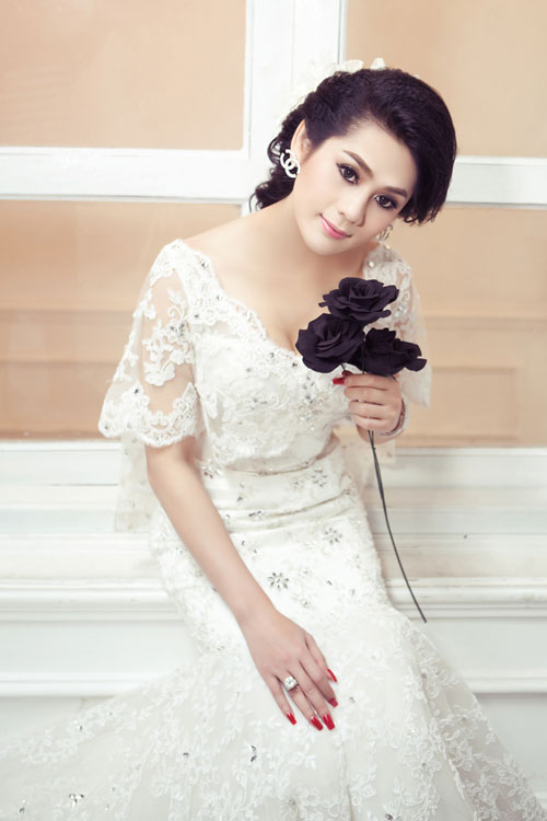 Điêu đứng với những mẫu váy cưới quyến rũ của Lâm Chi Khanh