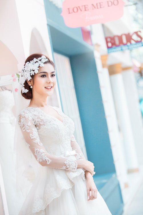 Điêu đứng với những mẫu váy cưới quyến rũ của Lâm Chi Khanh