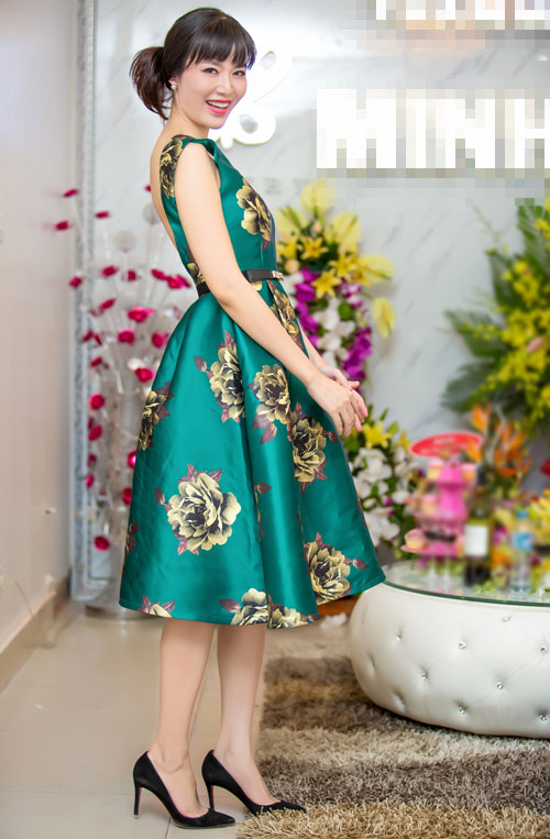 Sao Việt khéo léo lựa chọn trang phục tinh tế khi đi sự kiện