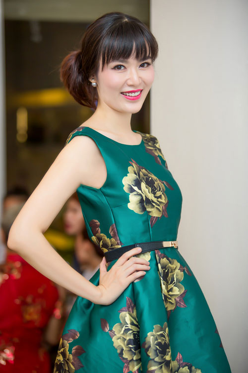 Sao Việt khéo léo lựa chọn trang phục tinh tế khi đi sự kiện