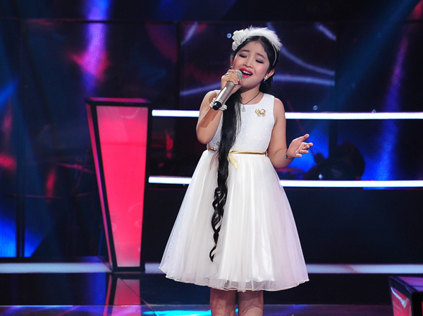 Cô bé 9 tuổi hát nhạc Trịnh 'gây sốt' vòng Đối đầu 2