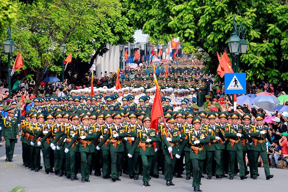 Diễu hành 2/9 là một hoạt động văn hóa truyền thống quan trọng trong lịch sử Việt Nam. Lễ hội này mang đến cho người dân nhiều niềm vui và kỉ niệm đáng nhớ. Hãy xem ảnh liên quan để khám phá những màu sắc và âm thanh đáng nhớ của lễ hội.