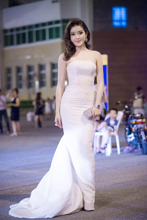Điểm danh những sao Việt mặc đẹp, quyến rũ nhất tuần qua